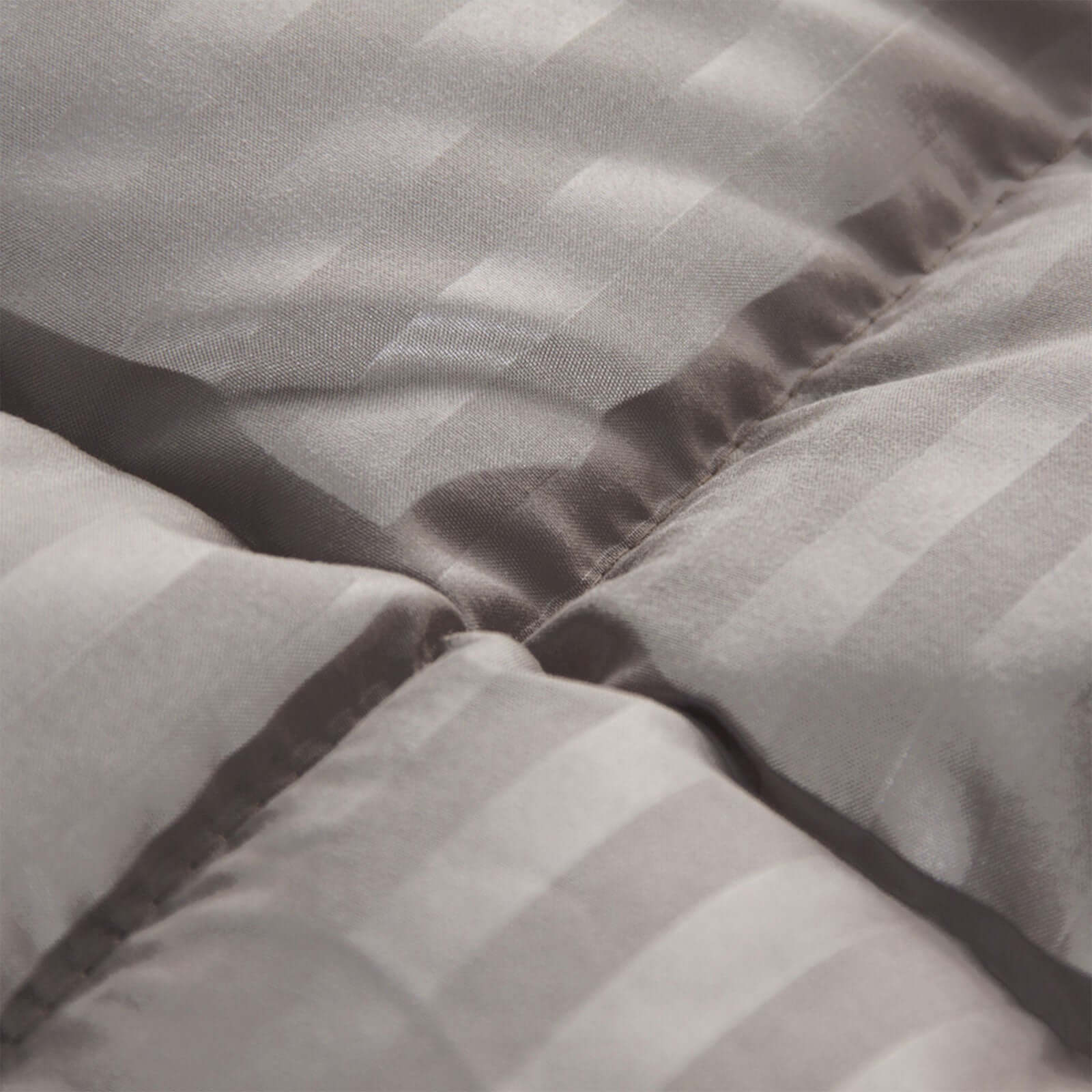 Couette 4 saisons tempérée, réversible et thermorégulatrice - Collection Luxe Taupe - Image 4